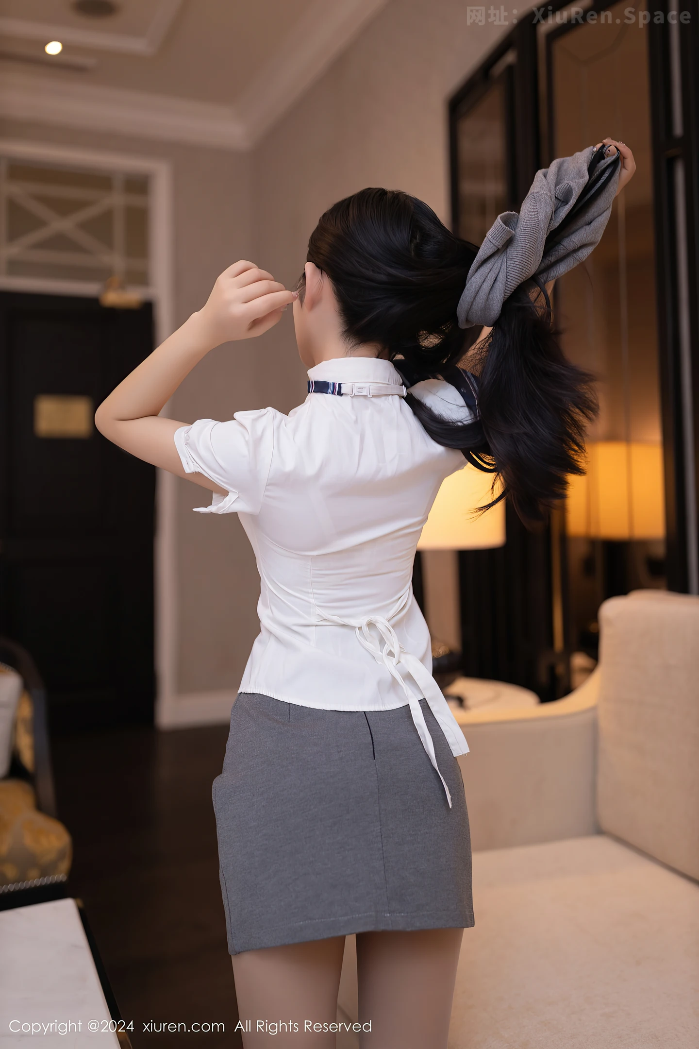 图片[5]-[XiuRen秀人网]VOL.8910 模特谭小灵学生制服露白色内衣配开档肉丝秀丰腴身姿诱惑写真80P-秀人网官方网站